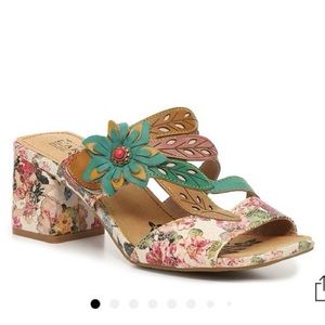 NEW. Pair #2 is available. L'Artiste By Spring Step Izetru Slide Sandal, size 9